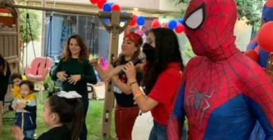 show spiderman